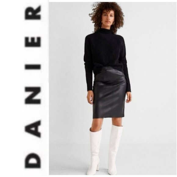 Danier Black Leather Pencil Skirt Size 8 - Picture 1 of 15